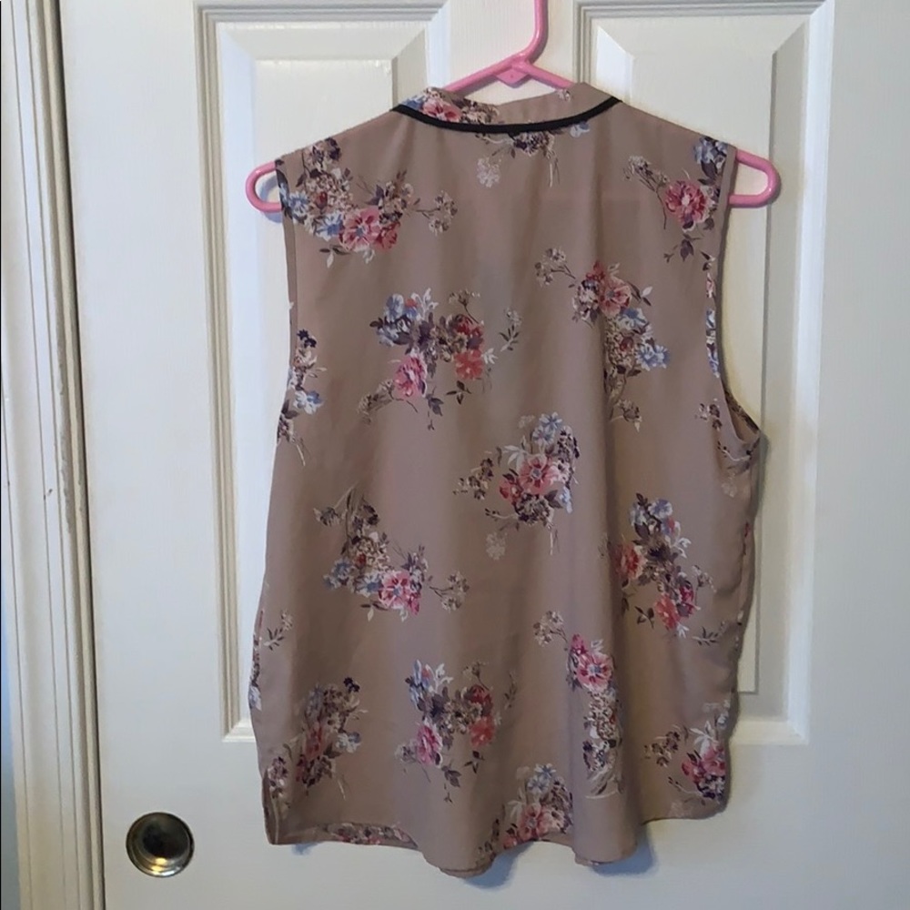 Summer top for work - Picture 3 of 8